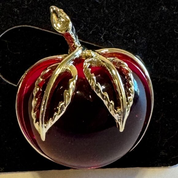 Vintage Sarah Coventry Apple Pin - Picture 2 of 4